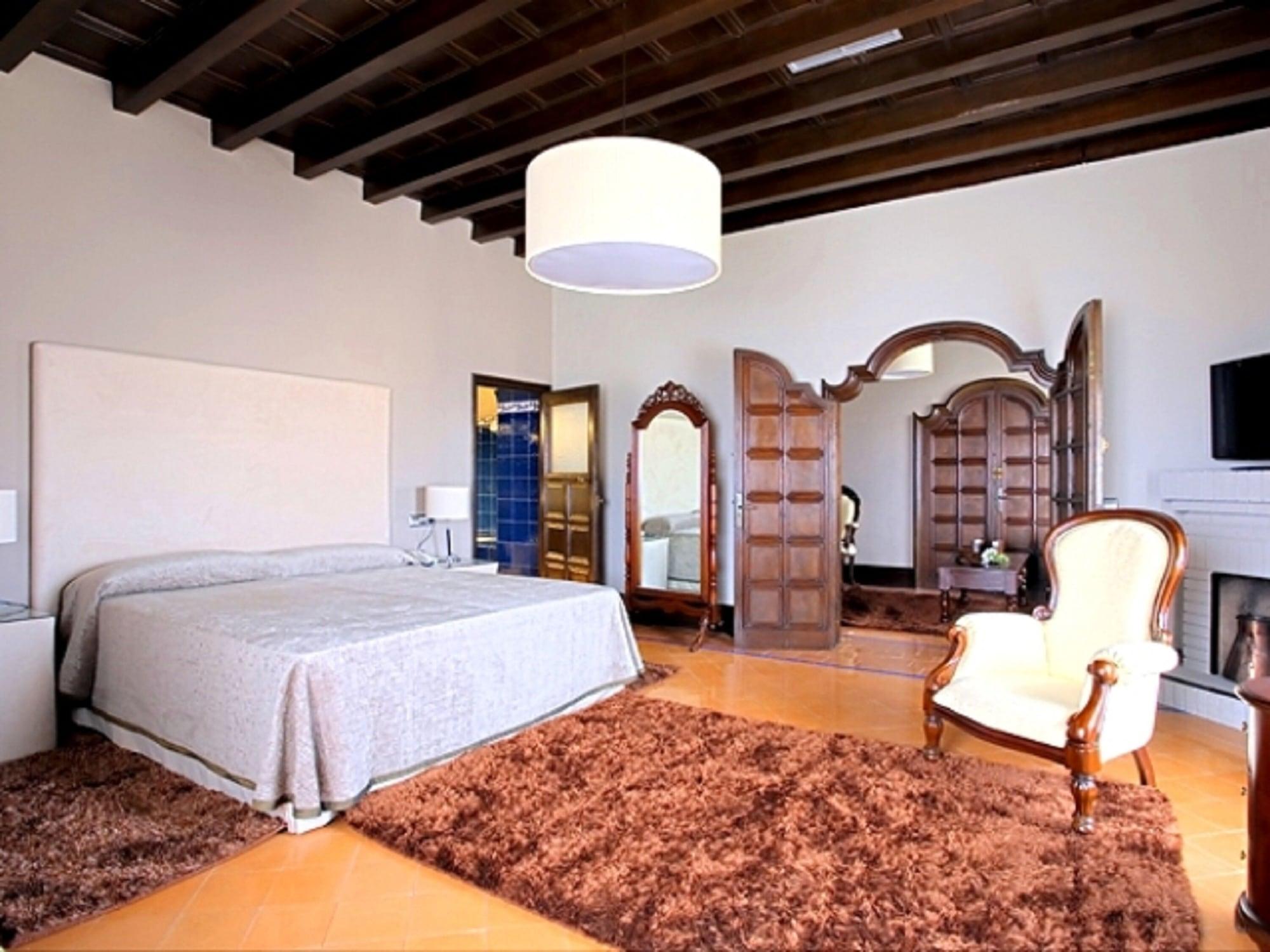 Rvhotels Palau Lo Mirador Torroella De Montgri Bagian luar foto