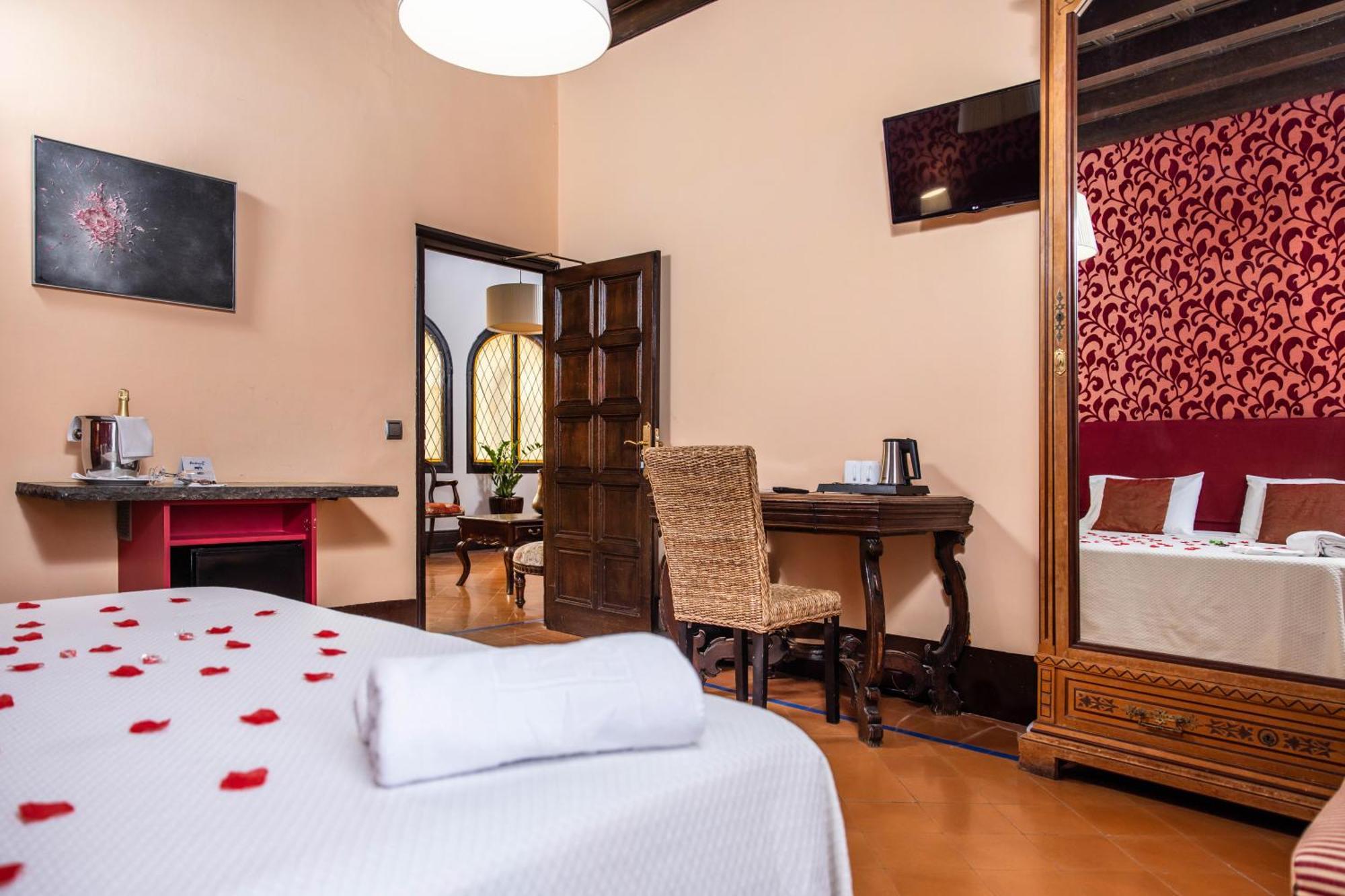 Rvhotels Palau Lo Mirador Torroella De Montgri Bagian luar foto