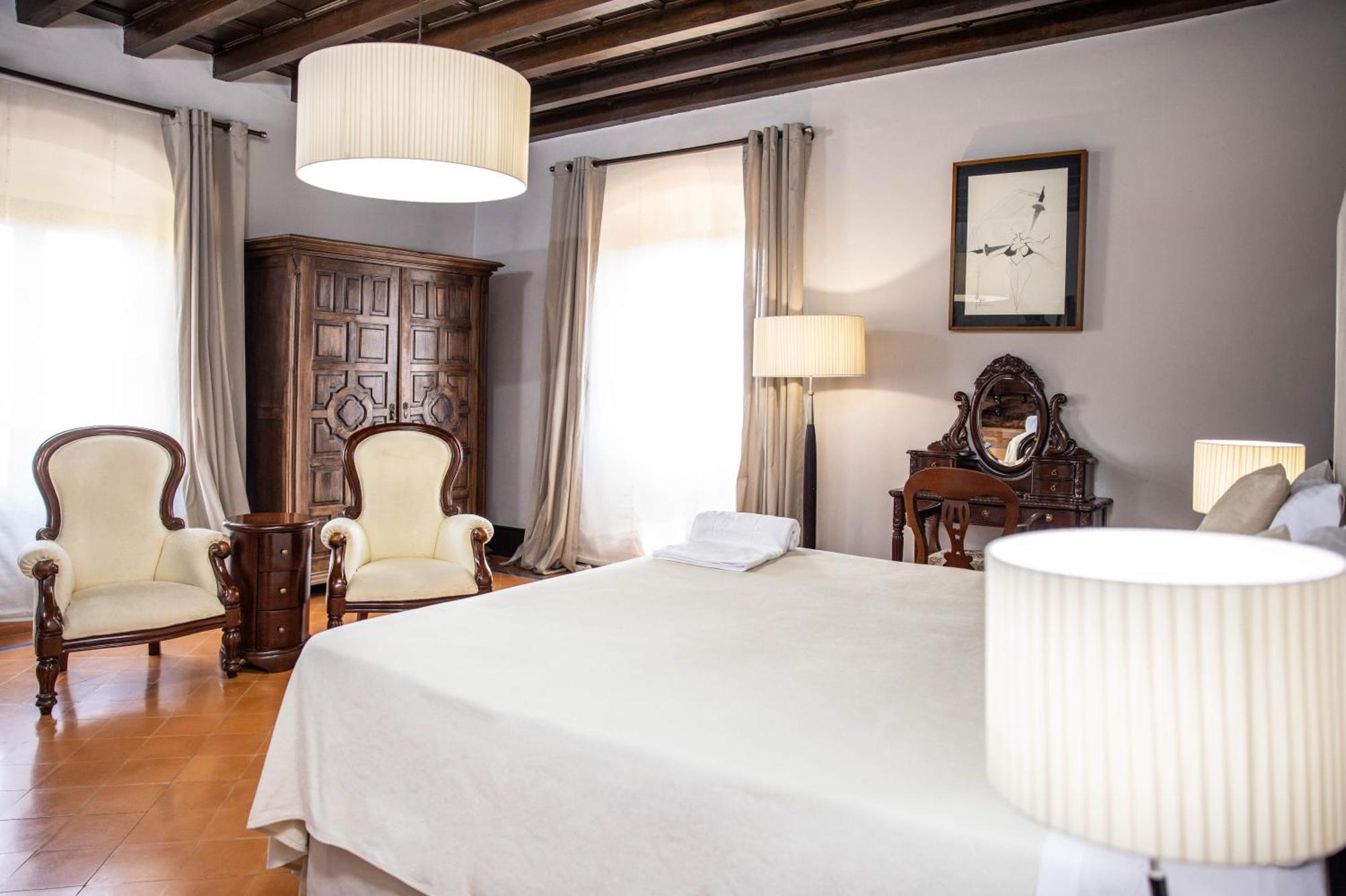 Rvhotels Palau Lo Mirador Torroella De Montgri Bagian luar foto