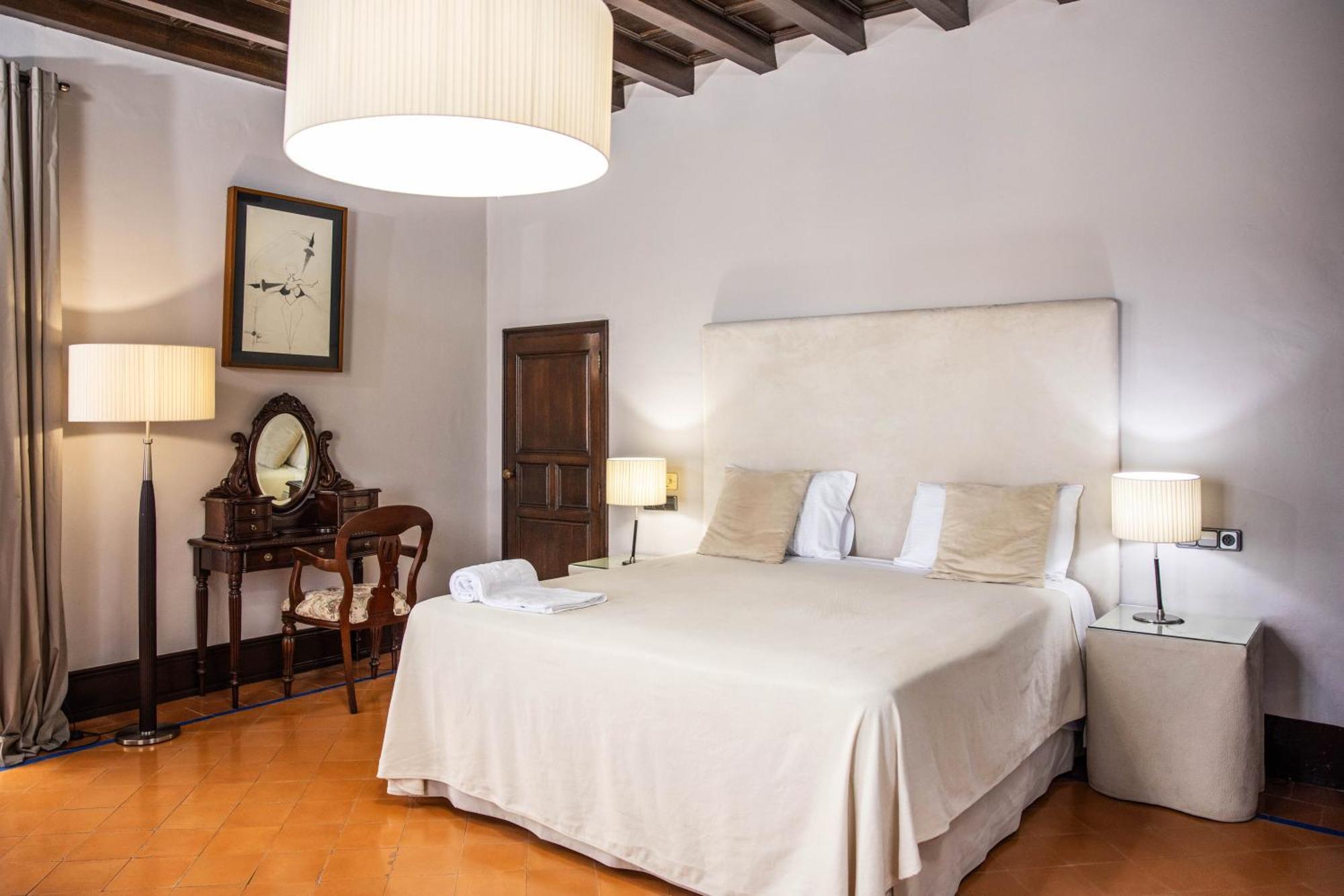 Rvhotels Palau Lo Mirador Torroella De Montgri Bagian luar foto