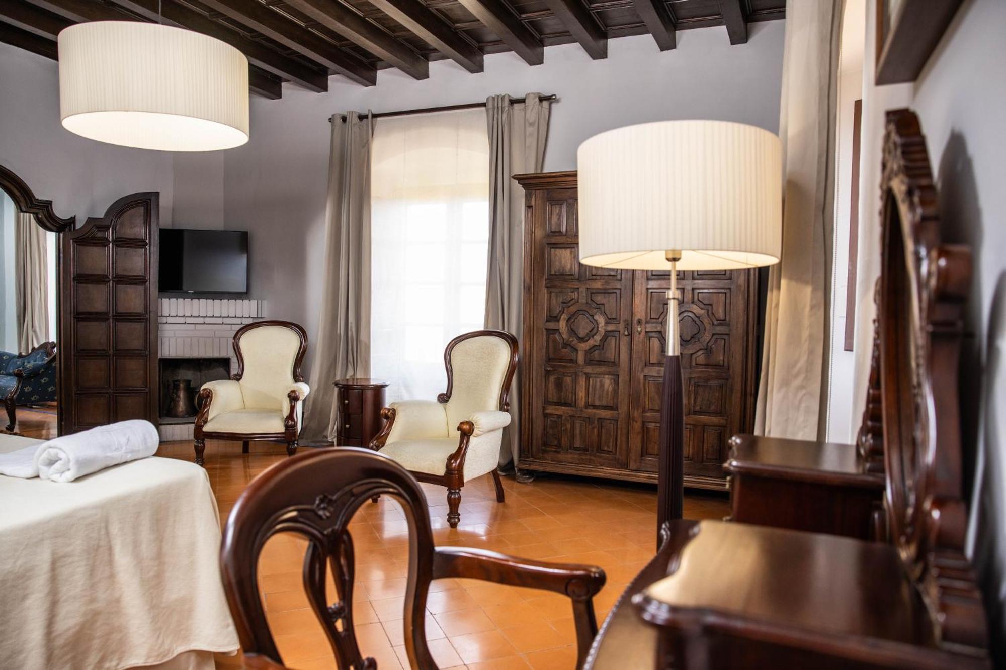 Rvhotels Palau Lo Mirador Torroella De Montgri Bagian luar foto