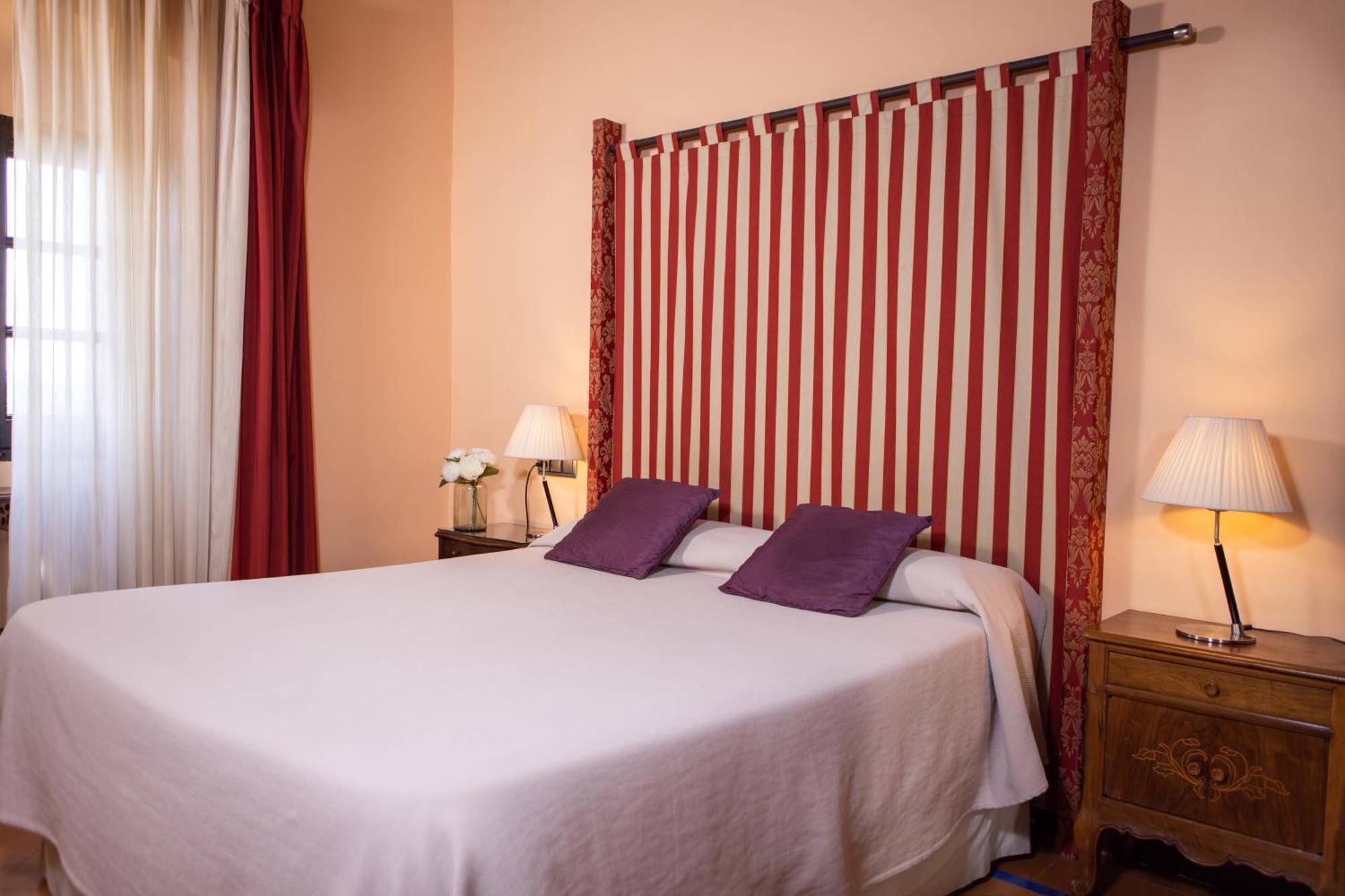 Rvhotels Palau Lo Mirador Torroella De Montgri Ruang foto