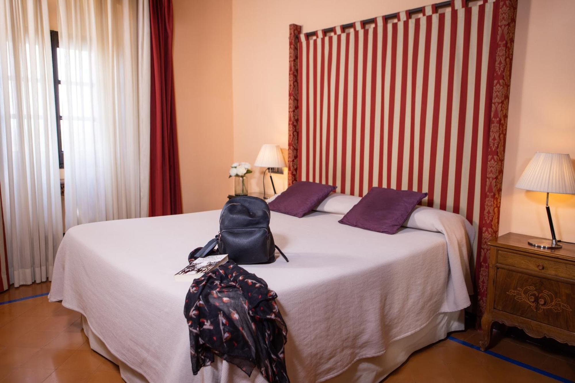 Rvhotels Palau Lo Mirador Torroella De Montgri Ruang foto